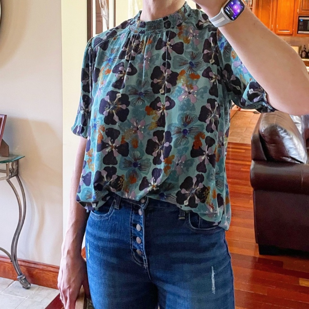 • MUTED FLORAL PRINT BLOUSE •